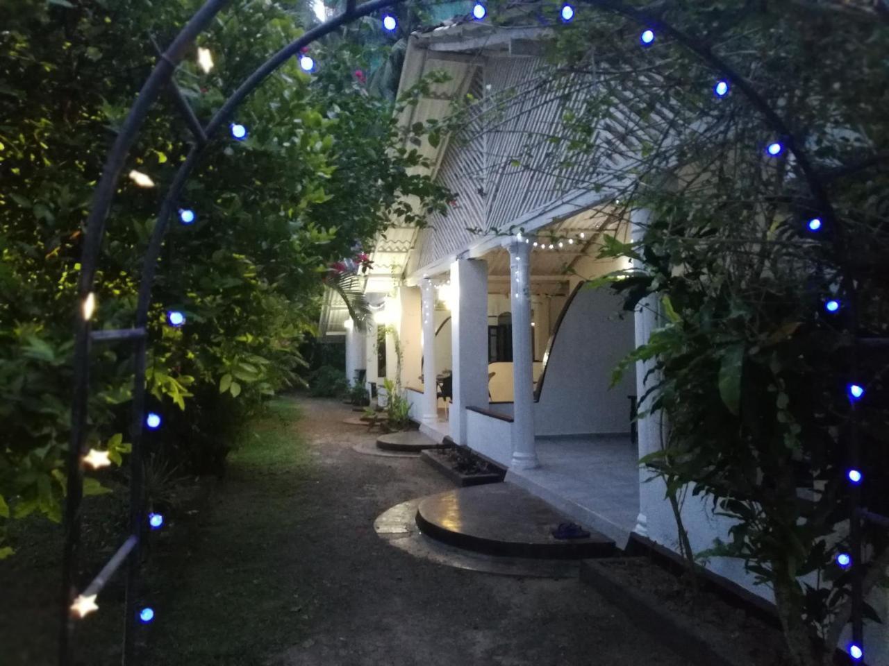 Sonri Villa Sea View Unawatuna Buitenkant foto